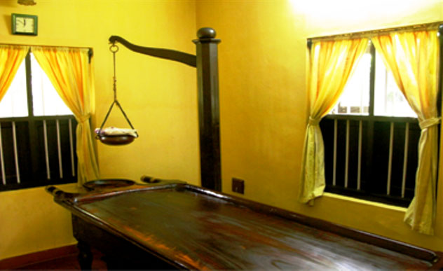 A Panchakarma treatment session at Vaidyagrama, Coimbatore — trusted by guests from Europe and the USA